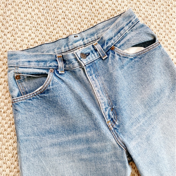 Vintage Levi’s Straight Tapered Leg Jeans – Women’s Size 26 Mom Fit - Picture 5 of 7